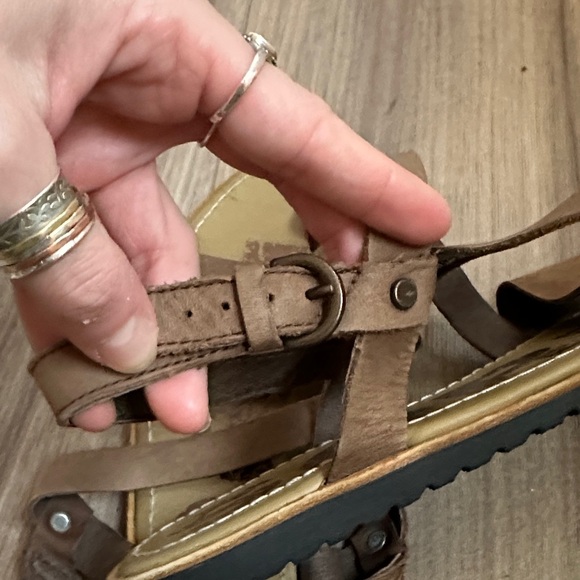 Sorel Brown Strappy Sandals - Picture 5 of 5